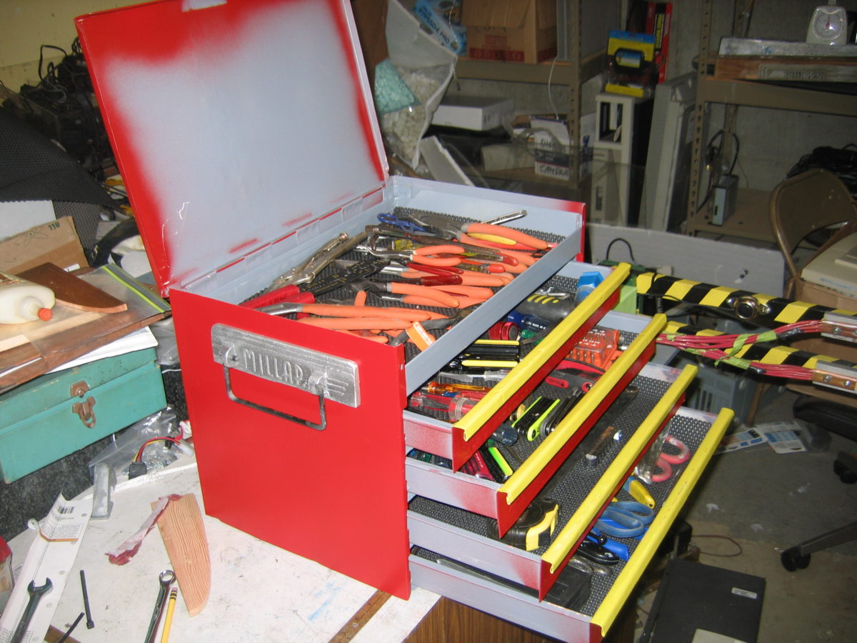 Home-made tool box from recycled materials
