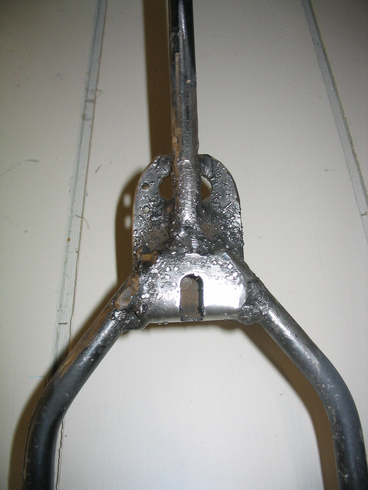 Welded joint with bracket